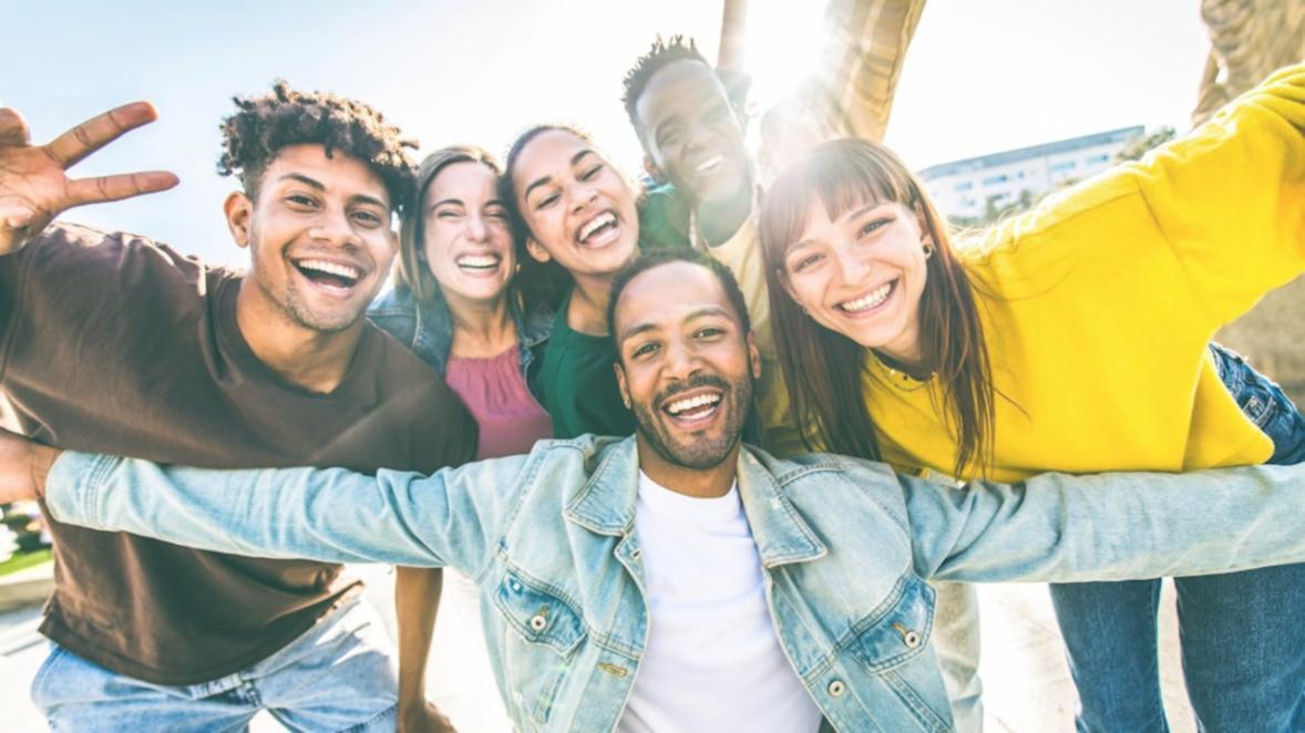 E-commerce learning session with strategy materials on display